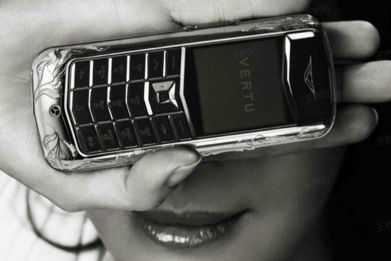 VERTU Constellation VIVRE: How Michelle Yeoh Expresses a Love For Life