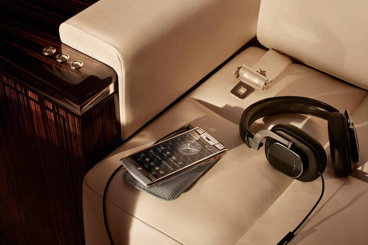 VERTU Signature Touch for Bentley: The Art of Handcrafted Luxury and Performance